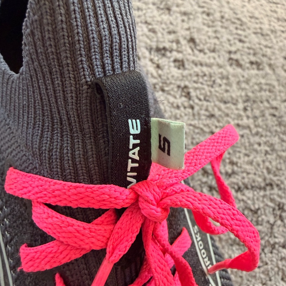Brooks women’s levitate 5 stealth fit size 9 - Picture 4 of 6